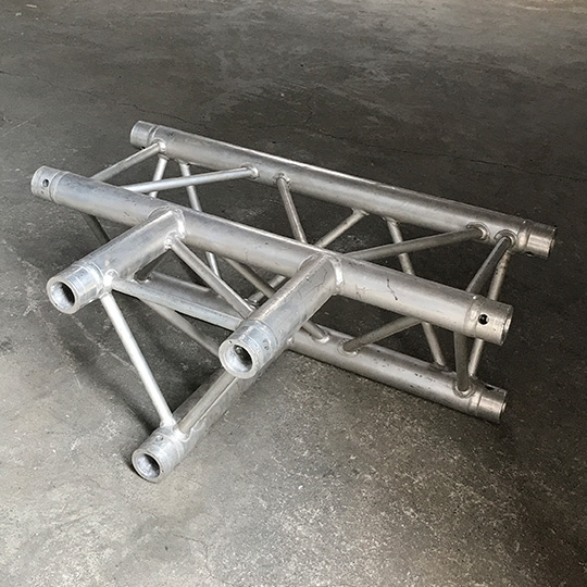 Tweedehands Prolyte X30D-C017 truss driehoek 3-weg t-stuk horizontaal Tweedehands Prolyte X30D-C017 truss driehoek 3-weg t-stuk horizontaal