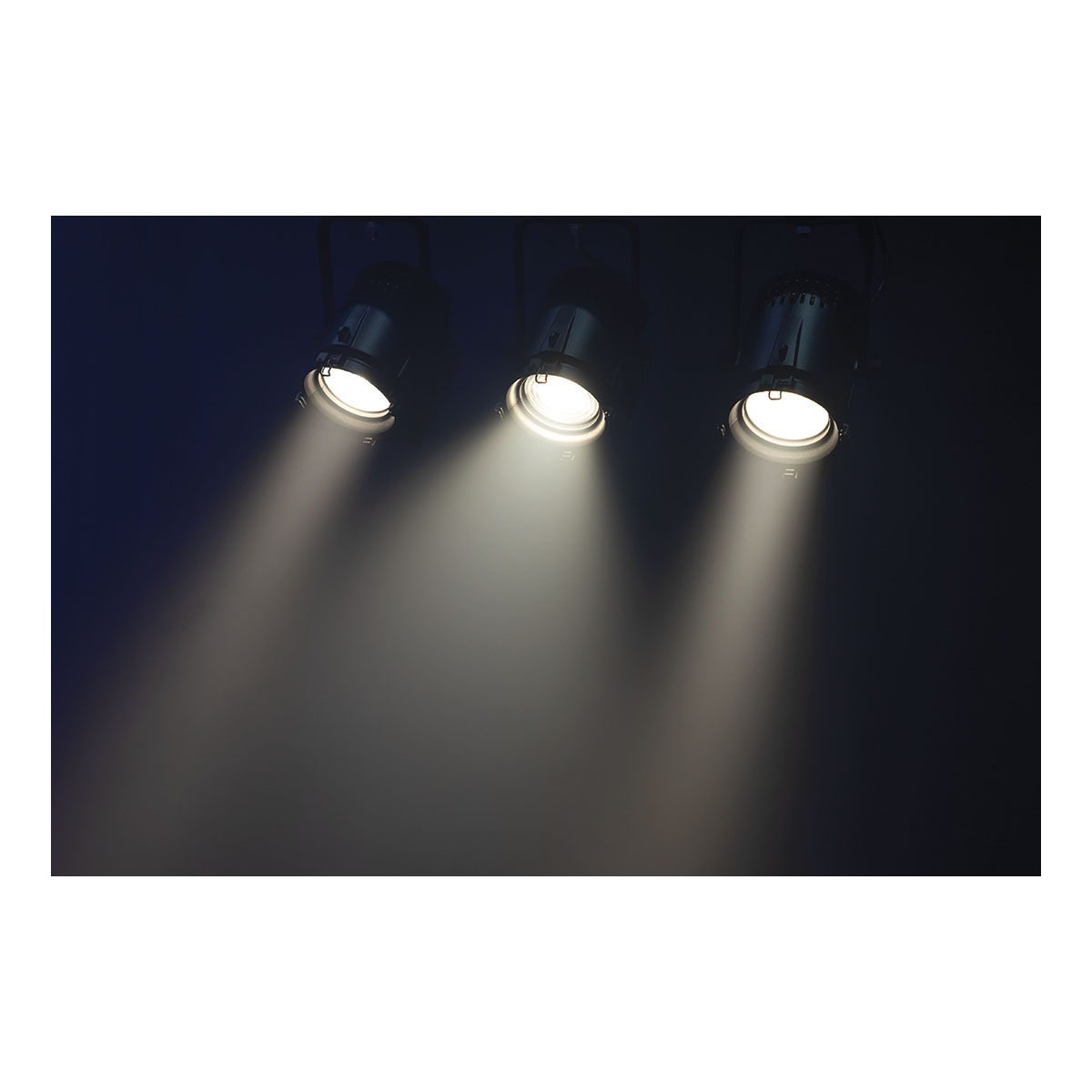 Showtec Performer Fresnel Mini DMX 30W Showtec Performer Fresnel Mini DMX 30W