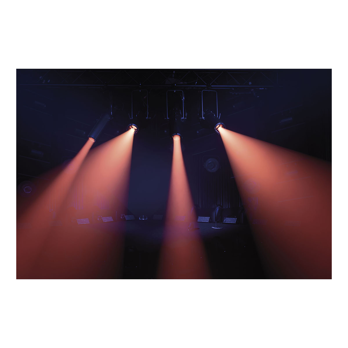 Showtec Performer Profile IP Q4 IP-65 Showtec Performer Profile IP Q4 IP-65