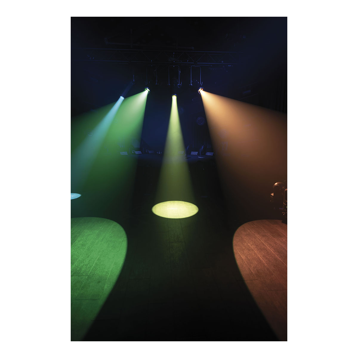 Showtec Performer Profile IP Q4 IP-65 Showtec Performer Profile IP Q4 IP-65