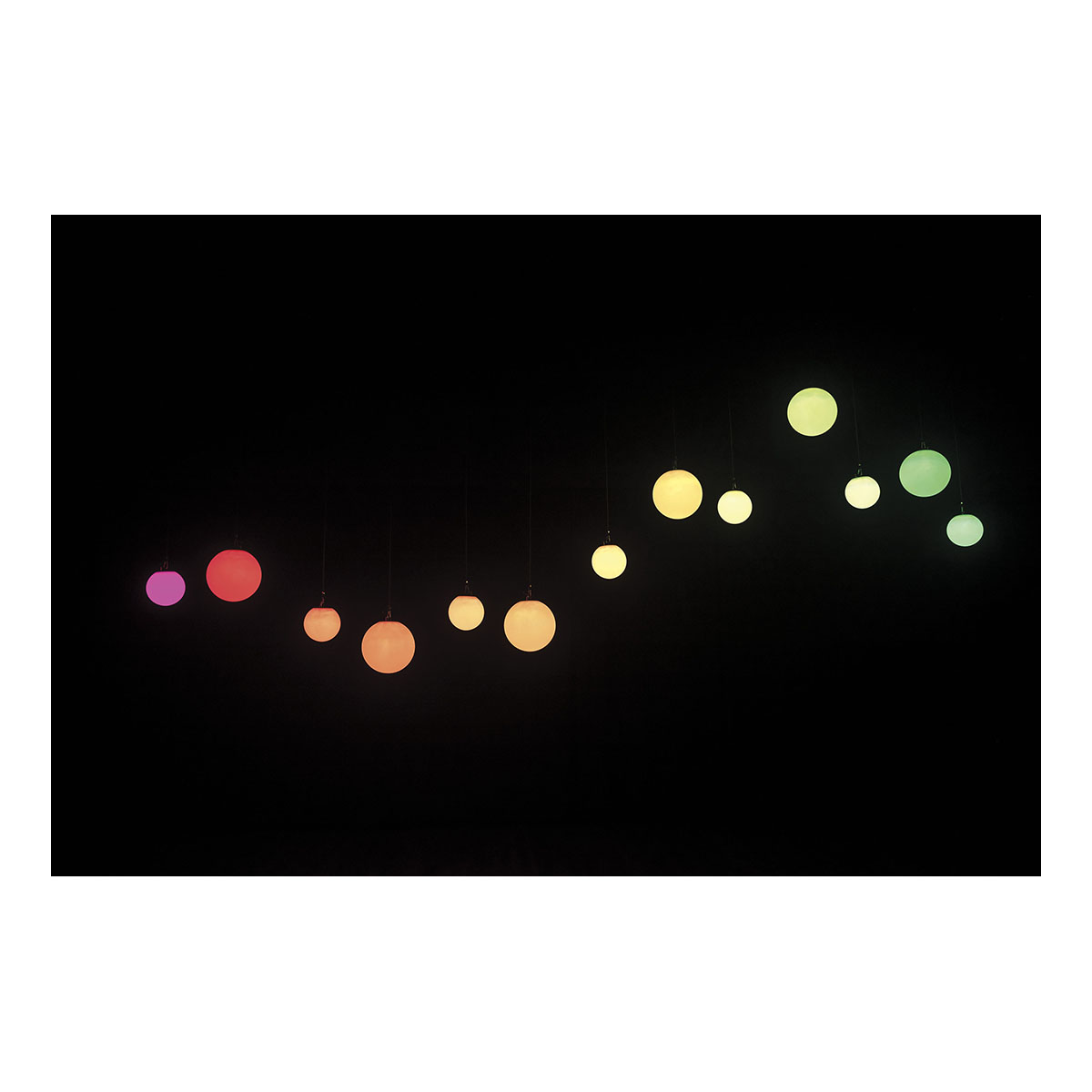Showtec Illumilift RGBW 6m Turbo takel - 35 cm LED-bol Showtec Illumilift RGBW 6m Turbo takel - 35 cm LED-bol