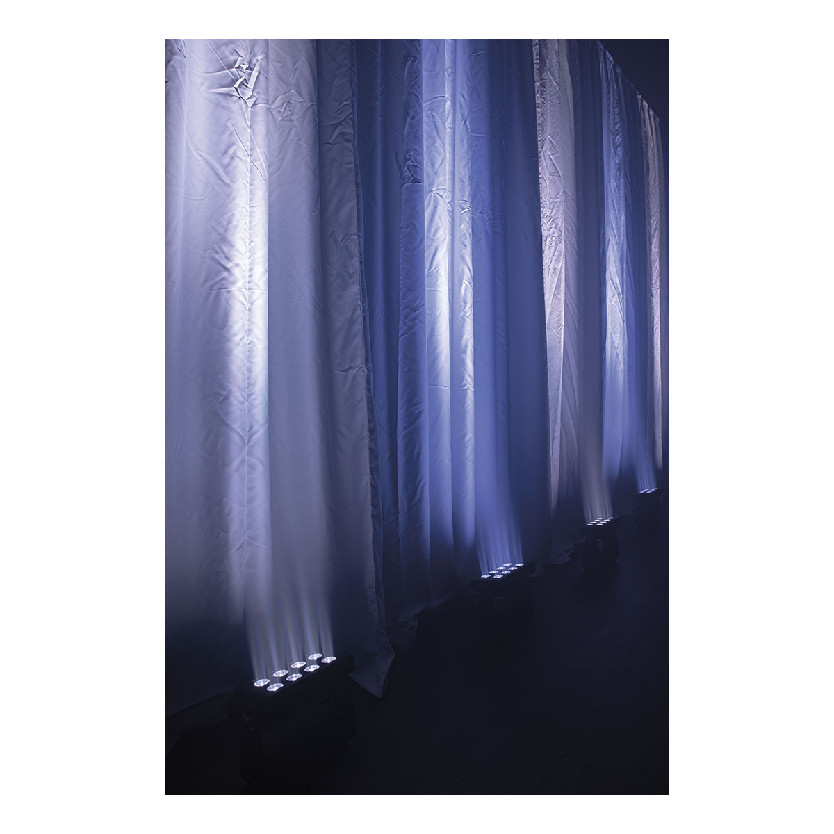 Showtec Helix M1100 Q4 Accu - RGBW LED Wash IP65 Showtec Helix M1100 Q4 Accu - RGBW LED Wash IP65