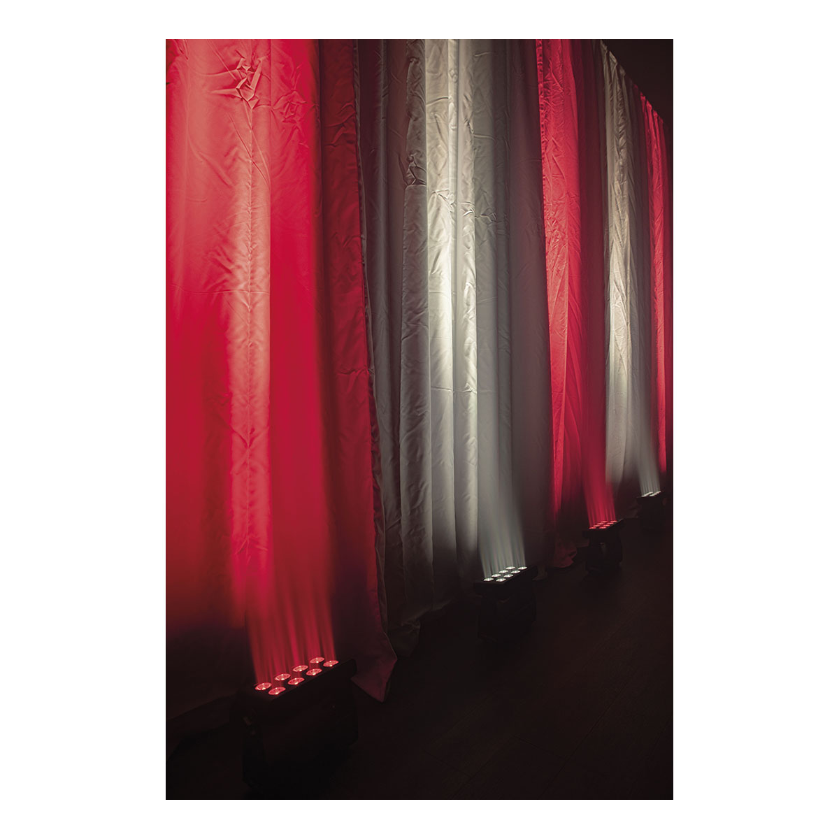 Showtec Helix M1100 Q4 Accu - RGBW LED Wash IP65 Showtec Helix M1100 Q4 Accu - RGBW LED Wash IP65