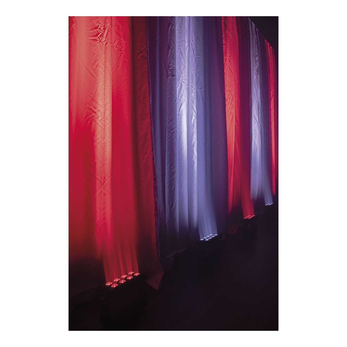 Showtec Helix M1100 Q4 Accu - RGBW LED Wash IP65 Showtec Helix M1100 Q4 Accu - RGBW LED Wash IP65