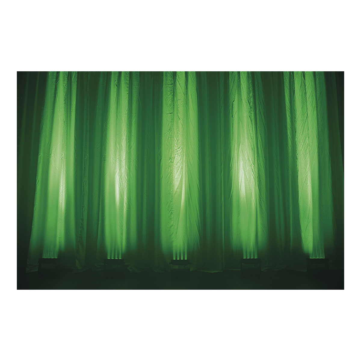 Showtec Helix M1100 Q4 Accu - RGBW LED Wash IP65 Showtec Helix M1100 Q4 Accu - RGBW LED Wash IP65