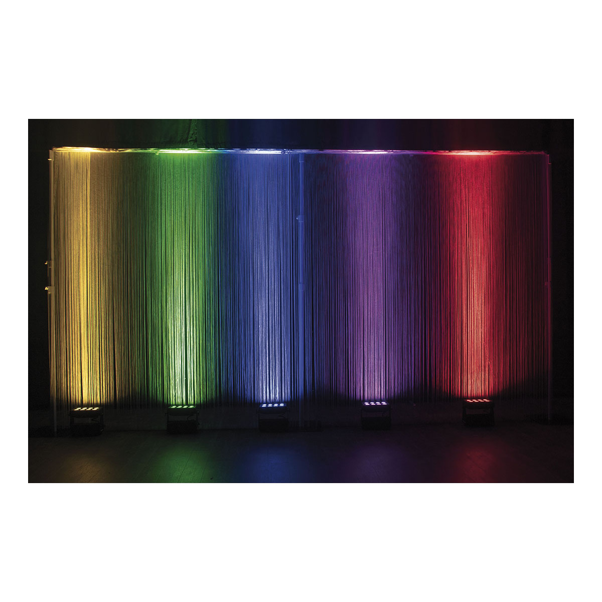 Showtec Helix M1100 Q4 Accu - RGBW LED Wash IP65 Showtec Helix M1100 Q4 Accu - RGBW LED Wash IP65