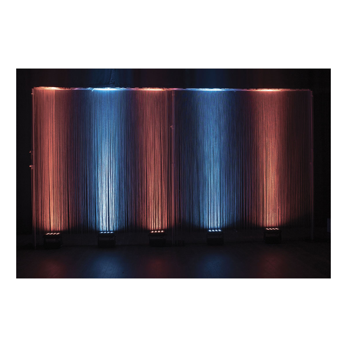 Showtec Helix M1100 Q4 Accu - RGBW LED Wash IP65 Showtec Helix M1100 Q4 Accu - RGBW LED Wash IP65