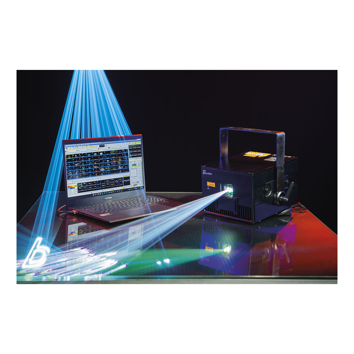 Showtec Solaris 3.0 RGB-laser met Pangolin FB4 Showtec Solaris 3.0 RGB-laser met Pangolin FB4