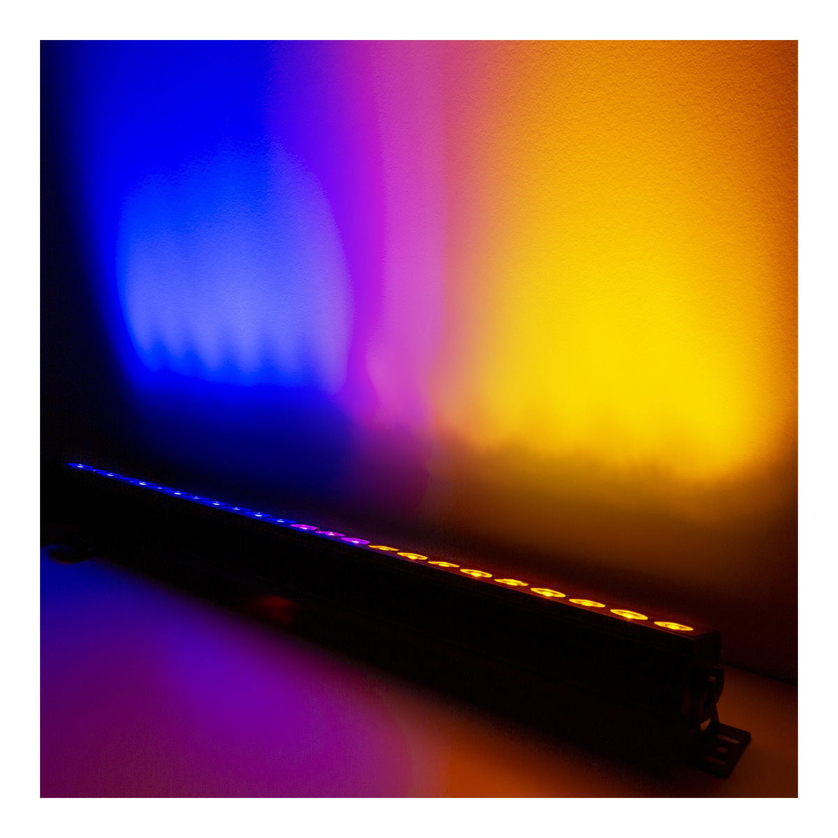 BeamZ Professional LCB246 Led Bar 24X6W RGBAW-UV BeamZ Professional LCB246 Led Bar 24X6W RGBAW-UV