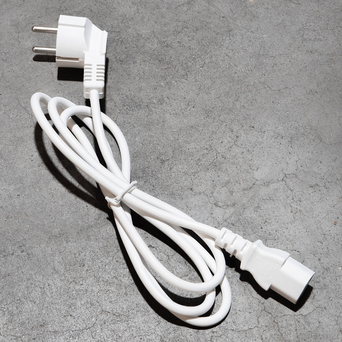 Stroomkabel 3G0.75mm² IEC C13 female naar Schuko male - 1,2 meter wit Stroomkabel 3G0.75mm² IEC C13 female naar Schuko male - 1,2 meter wit