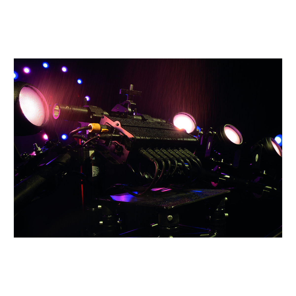 Showtec Stage Blinder FLEX Blaze Single Pod 100 W LED Blinder Pod met tungsten en RGB Blaze Effect Showtec Stage Blinder FLEX Blaze Single Pod 100 W LED Blinder Pod met tungsten en RGB Blaze Effect