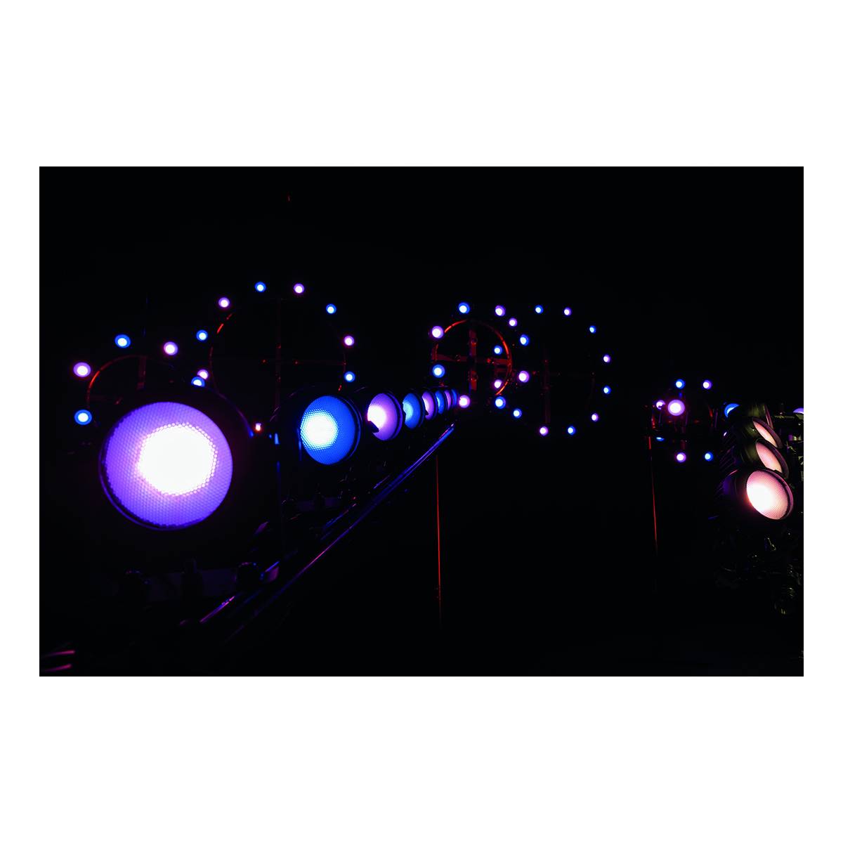 Showtec Stage Blinder FLEX Blaze Single Pod 100 W LED Blinder Pod met tungsten en RGB Blaze Effect Showtec Stage Blinder FLEX Blaze Single Pod 100 W LED Blinder Pod met tungsten en RGB Blaze Effect