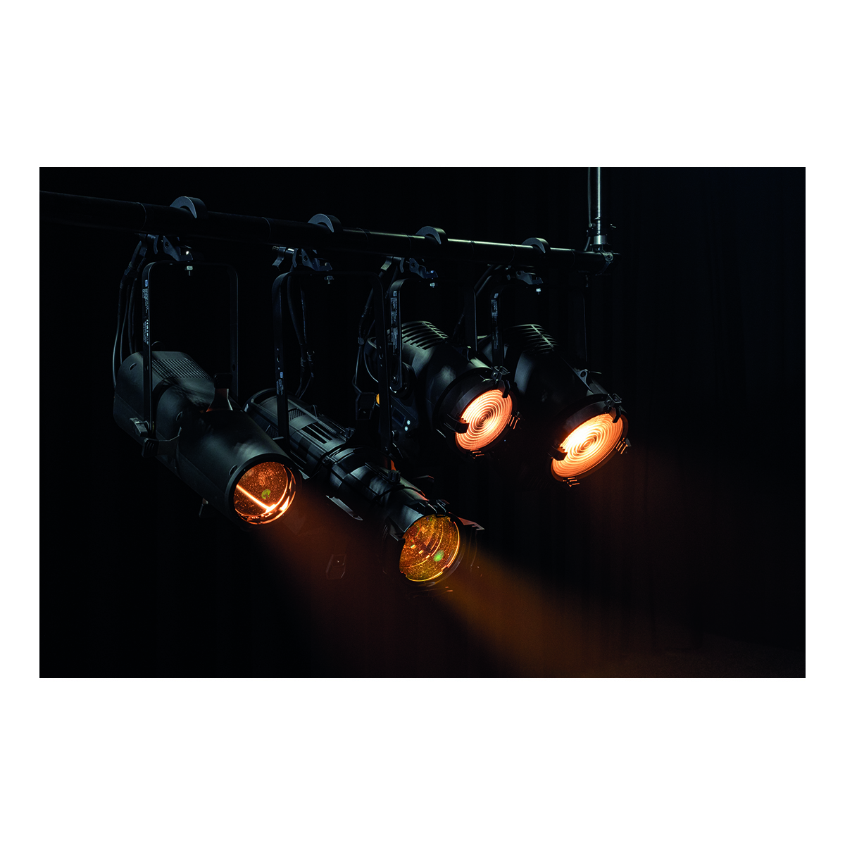 Showtec Performer Profile Zoom 150 Q6 150 W RGBACL Theater-LED Showtec Performer Profile Zoom 150 Q6 150 W RGBACL Theater-LED