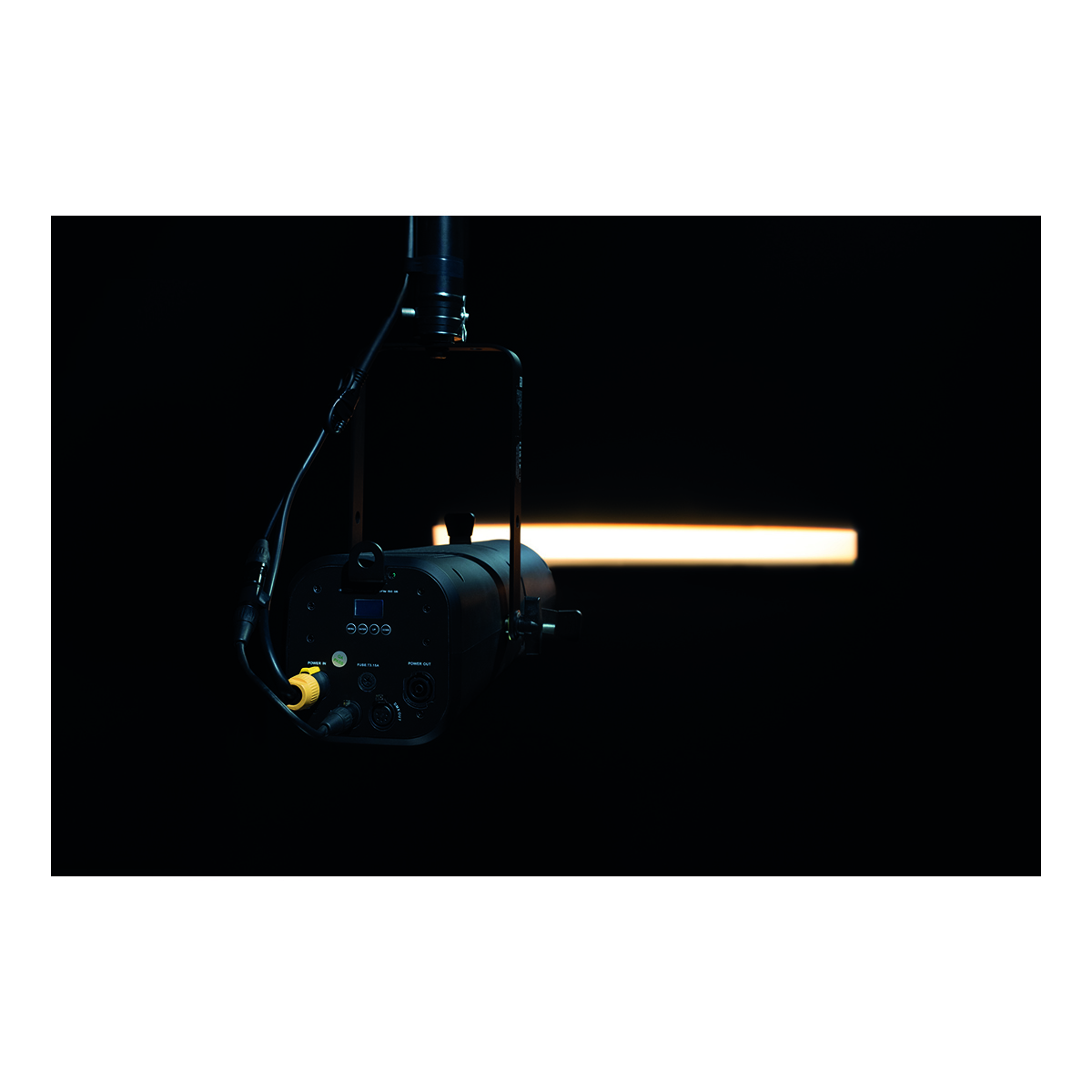 Showtec Performer Profile Zoom 150 Q6 150 W RGBACL Theater-LED Showtec Performer Profile Zoom 150 Q6 150 W RGBACL Theater-LED