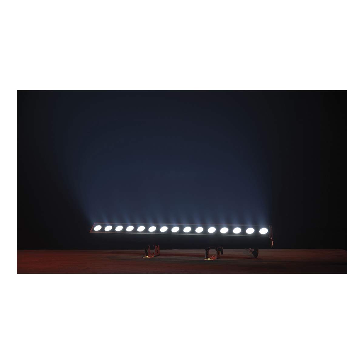 Showtec Cameleon PixelBar 15 Q6 Tour 15x 10 W RGBWA-UV LED Pixel Bar - Power Pro True - IP65 Showtec Cameleon PixelBar 15 Q6 Tour 15x 10 W RGBWA-UV LED Pixel Bar - Power Pro True - IP65