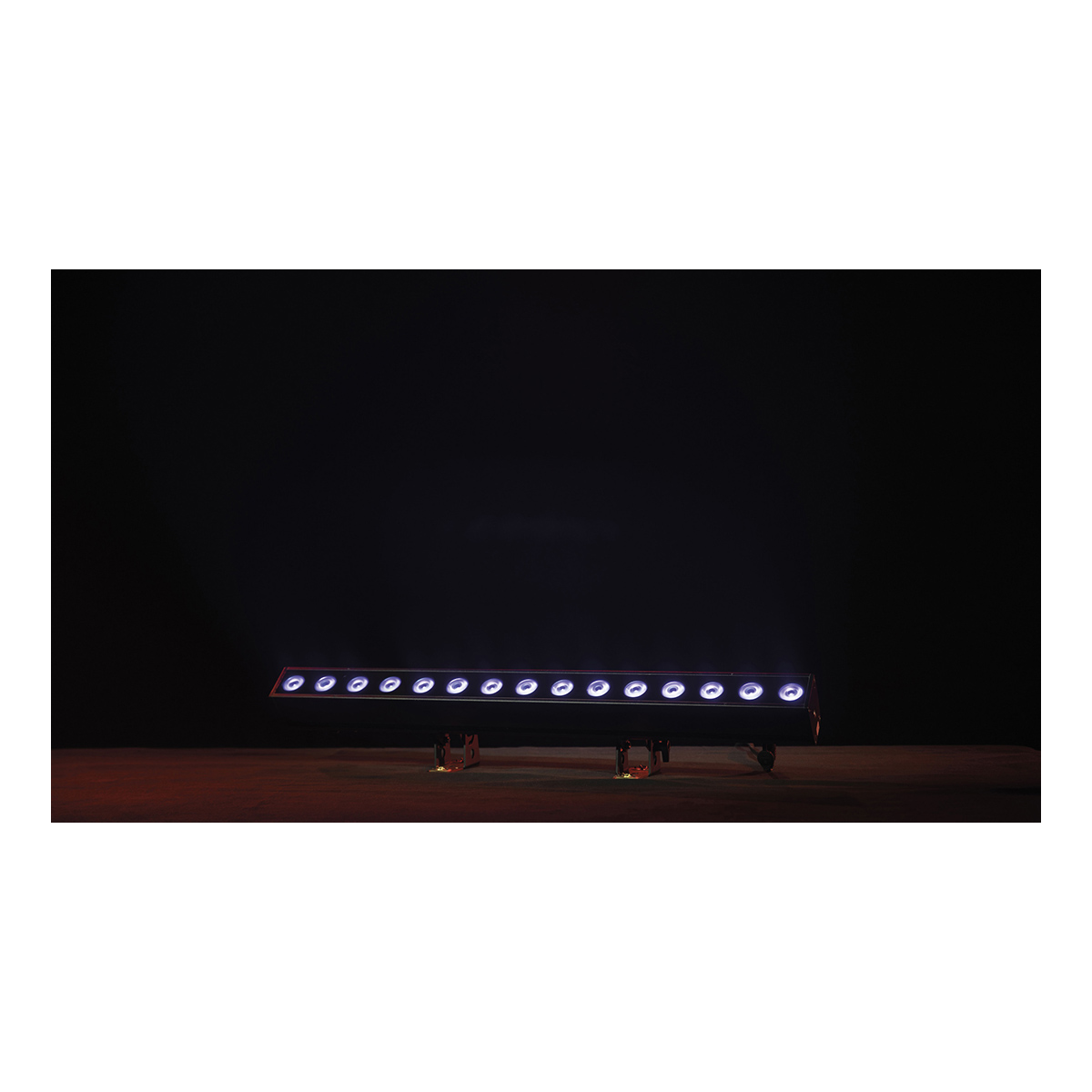 Showtec Cameleon PixelBar 15 Q6 Tour 15x 10 W RGBWA-UV LED Pixel Bar - Power Pro True - IP65 Showtec Cameleon PixelBar 15 Q6 Tour 15x 10 W RGBWA-UV LED Pixel Bar - Power Pro True - IP65