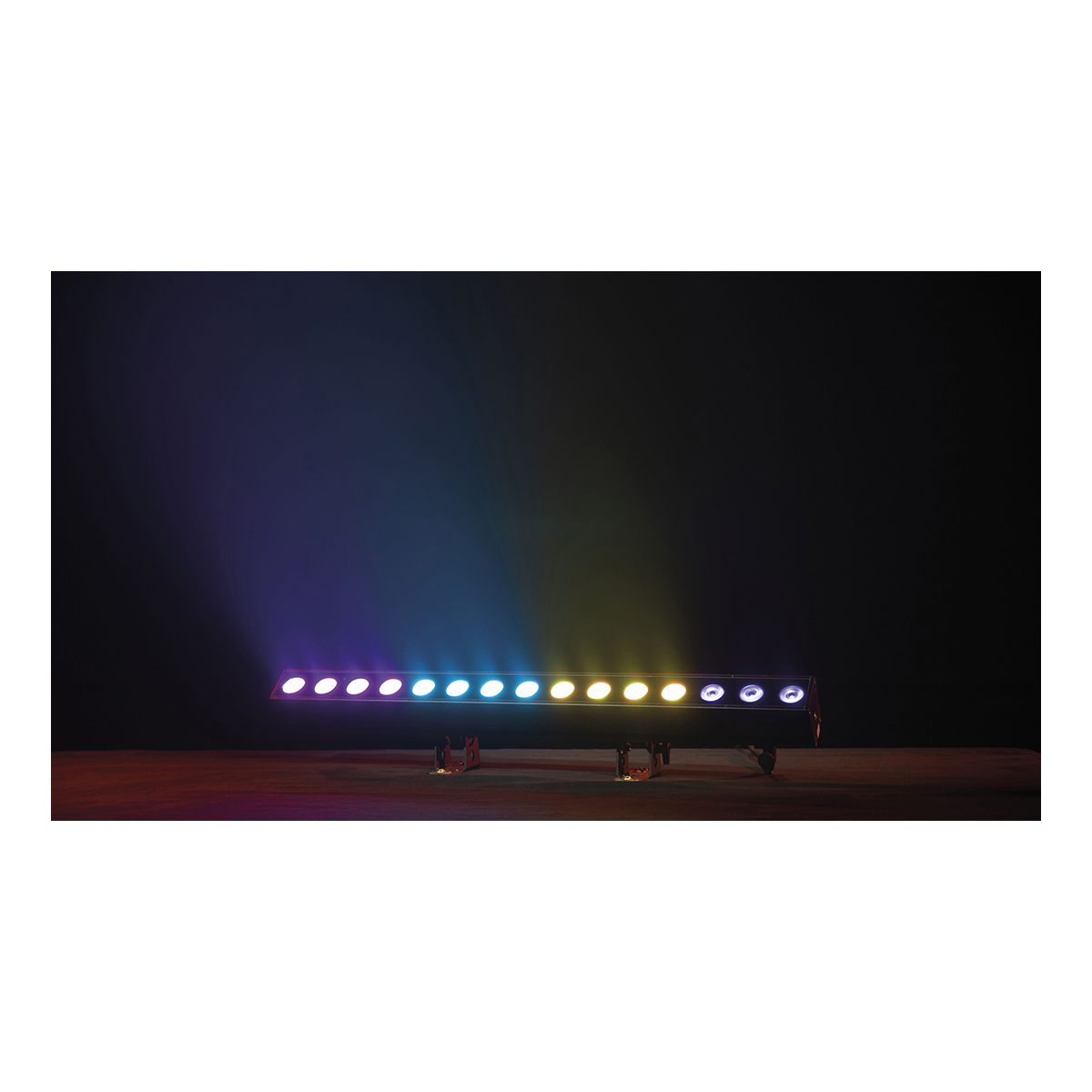 Showtec Cameleon PixelBar 15 Q6 Tour 15x 10 W RGBWA-UV LED Pixel Bar - Power Pro True - IP65 Showtec Cameleon PixelBar 15 Q6 Tour 15x 10 W RGBWA-UV LED Pixel Bar - Power Pro True - IP65