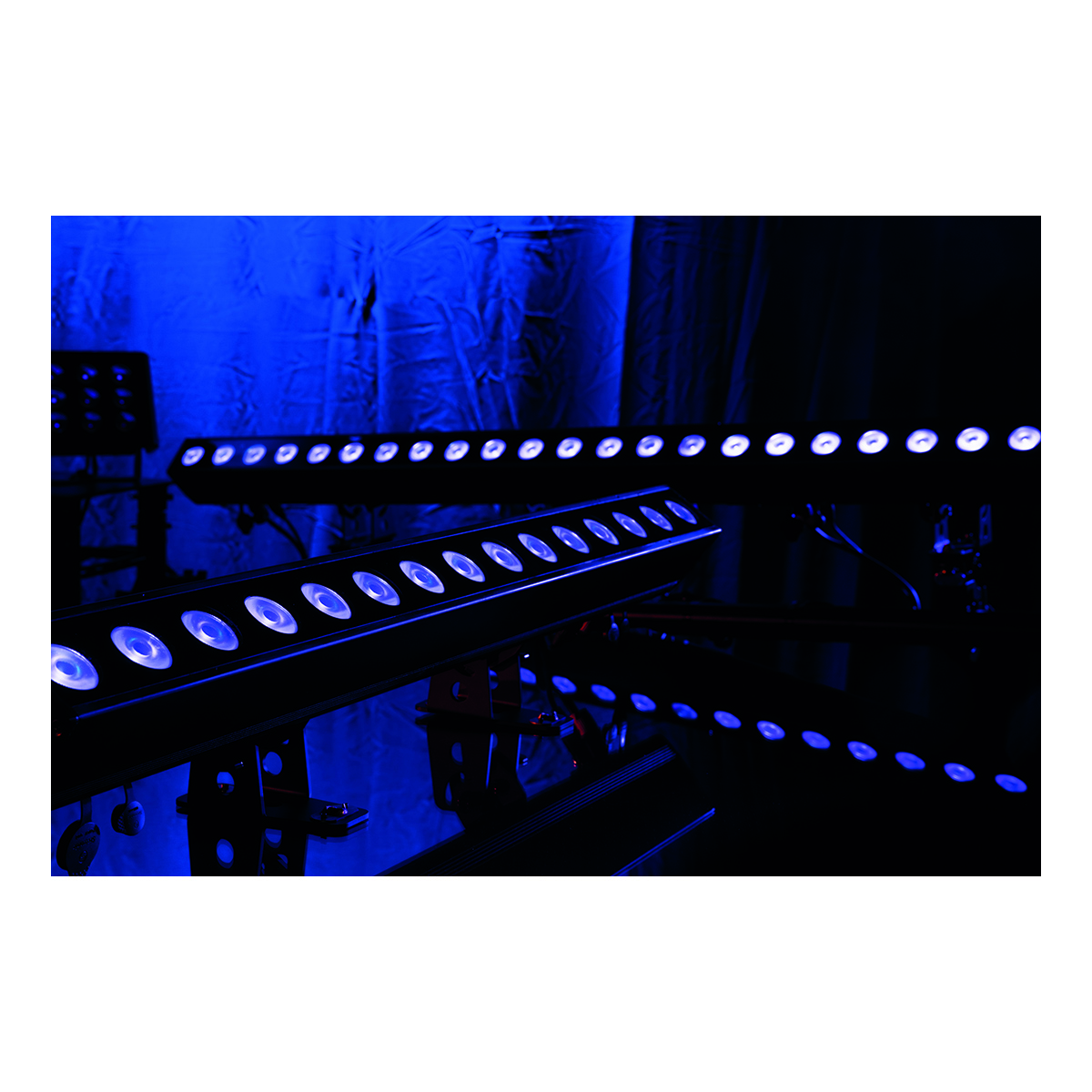 Showtec Cameleon PixelBar 15 Q6 Tour 15x 10 W RGBWA-UV LED Pixel Bar - Power Pro True - IP65 Showtec Cameleon PixelBar 15 Q6 Tour 15x 10 W RGBWA-UV LED Pixel Bar - Power Pro True - IP65