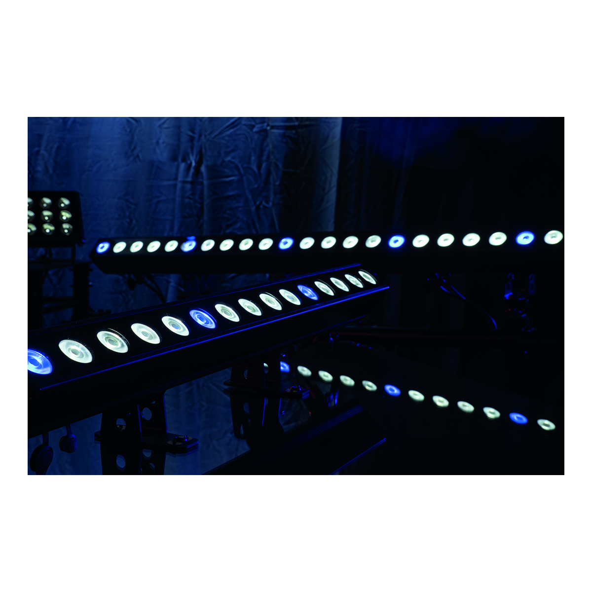 Showtec Cameleon PixelBar 15 Q6 Tour 15x 10 W RGBWA-UV LED Pixel Bar - Power Pro True - IP65 Showtec Cameleon PixelBar 15 Q6 Tour 15x 10 W RGBWA-UV LED Pixel Bar - Power Pro True - IP65