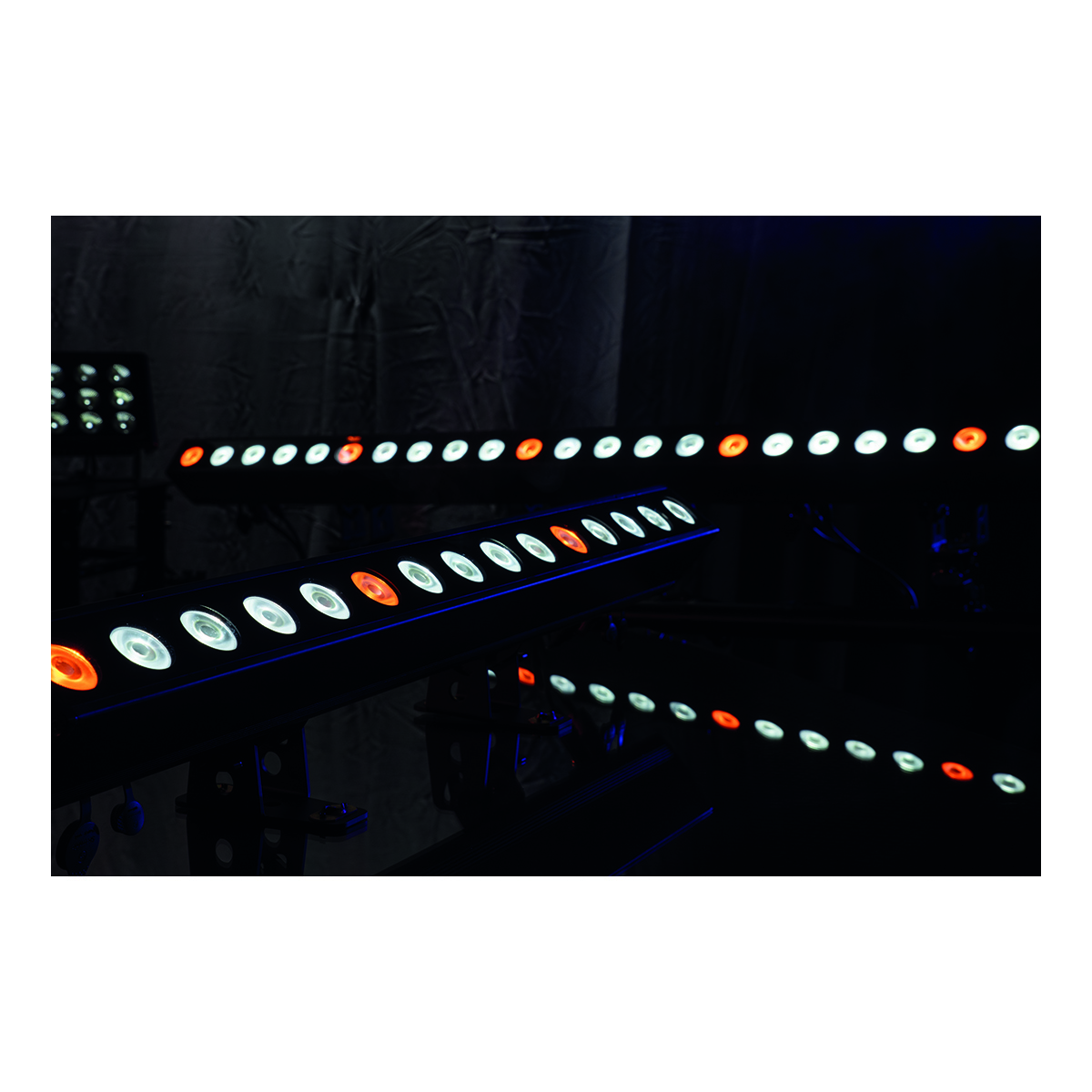 Showtec Cameleon PixelBar 15 Q6 Tour 15x 10 W RGBWA-UV LED Pixel Bar - Power Pro True - IP65 Showtec Cameleon PixelBar 15 Q6 Tour 15x 10 W RGBWA-UV LED Pixel Bar - Power Pro True - IP65