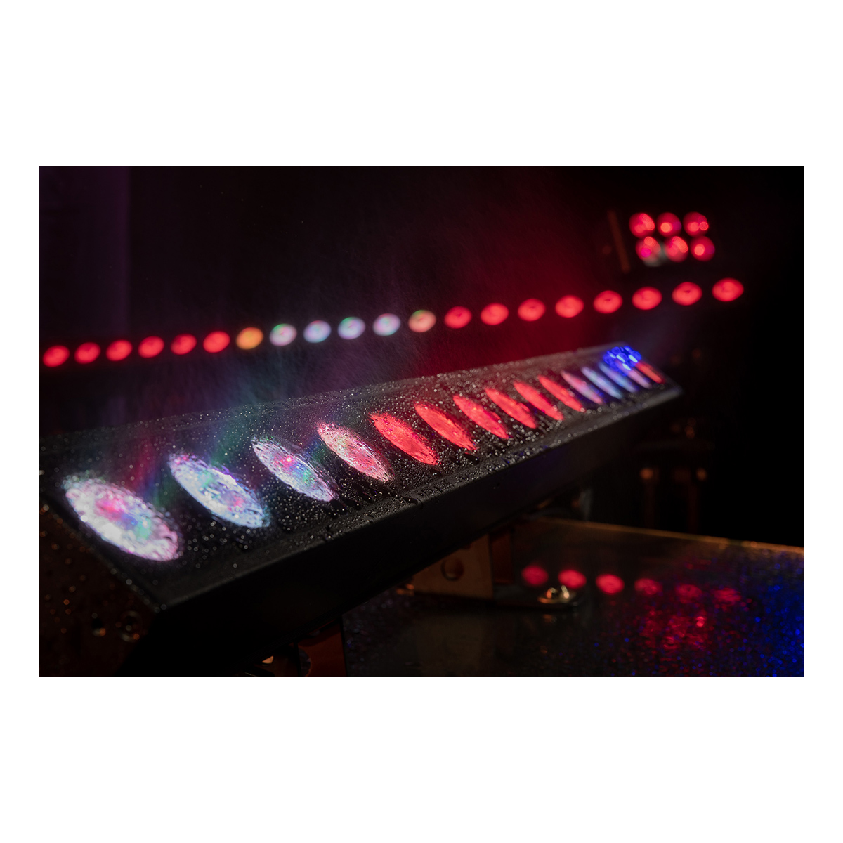 Showtec Cameleon PixelBar 15 Q6 Tour 15x 10 W RGBWA-UV LED Pixel Bar - Power Pro True - IP65 Showtec Cameleon PixelBar 15 Q6 Tour 15x 10 W RGBWA-UV LED Pixel Bar - Power Pro True - IP65