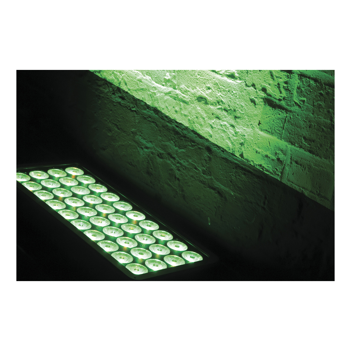 Showtec Helix S5000 Q4 40x 10 W RGBW LED Washer voor buitenlocaties (CRMX & WDMX) Showtec Helix S5000 Q4 40x 10 W RGBW LED Washer voor buitenlocaties (CRMX & WDMX)