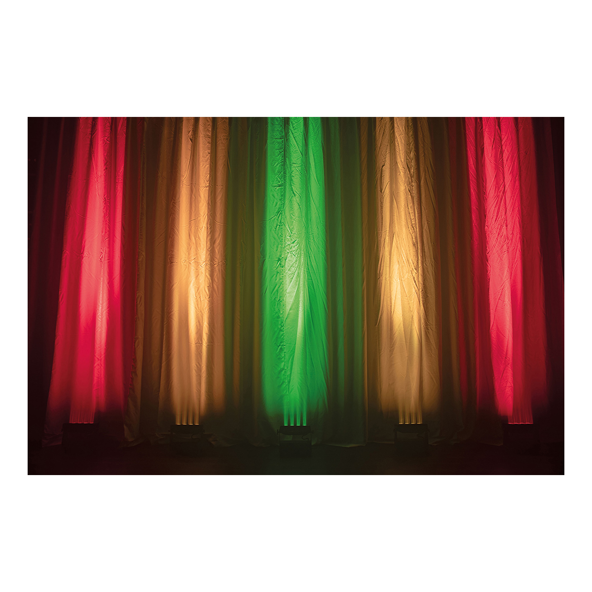 Showtec Helix M1100 Q4 Mobile 8x 10 W RGBW LED Wash (CRMX & WDMX) Showtec Helix M1100 Q4 Mobile 8x 10 W RGBW LED Wash (CRMX & WDMX)