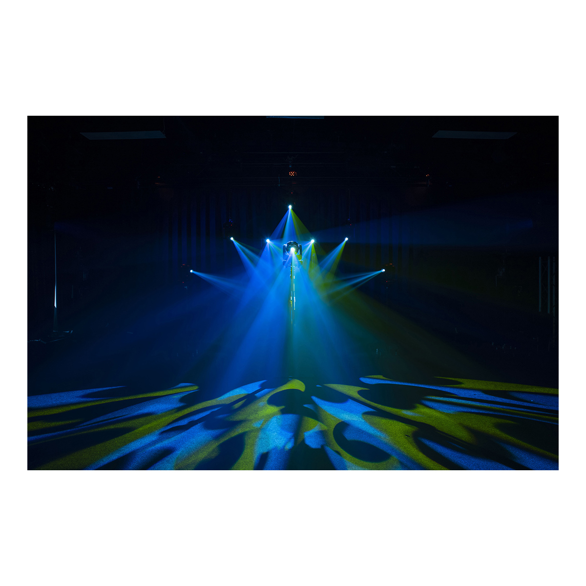 Showtec Shark Spot Two 90 W LED Spot Moving Head Showtec Shark Spot Two 90 W LED Spot Moving Head