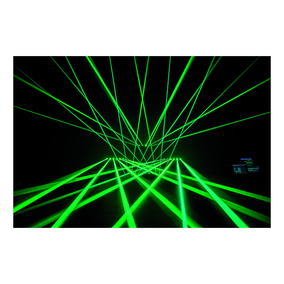 Showtec Galactic RGB-6-751 675 mW Full Colour Fat Beam Laser met 6 stralen Showtec Galactic RGB-6-751 675 mW Full Colour Fat Beam Laser met 6 stralen