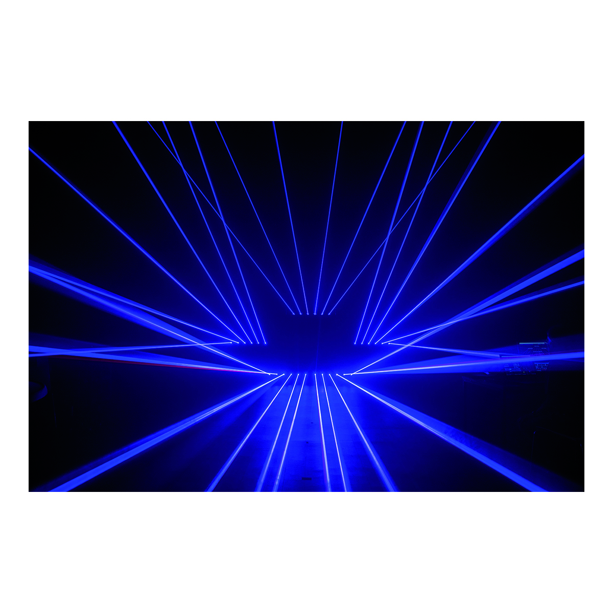Showtec Galactic RGB-6-751 675 mW Full Colour Fat Beam Laser met 6 stralen Showtec Galactic RGB-6-751 675 mW Full Colour Fat Beam Laser met 6 stralen