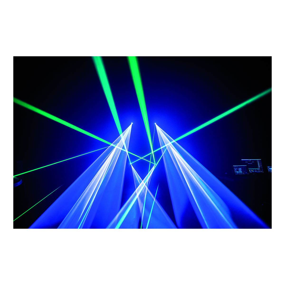 Showtec Galactic RGB-6-751 675 mW Full Colour Fat Beam Laser met 6 stralen Showtec Galactic RGB-6-751 675 mW Full Colour Fat Beam Laser met 6 stralen