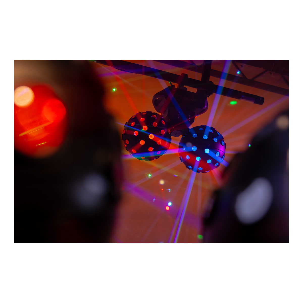 Showtec FireBall PRO – Dubbel RGBW-spiegelboleffect, DMX en stand‑alone Showtec FireBall PRO – Dubbel RGBW-spiegelboleffect, DMX en stand‑alone