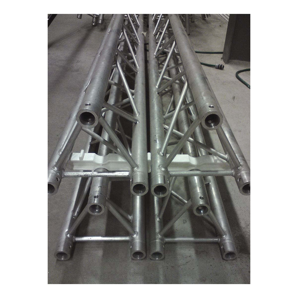Showgear PRO-30 truss carrier voor 30-serie, wit Showgear PRO-30 truss carrier voor 30-serie, wit