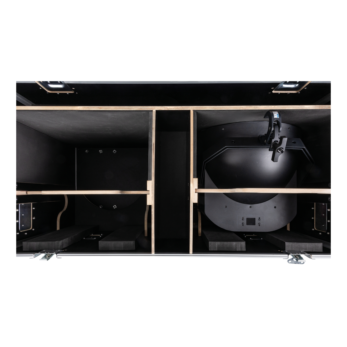 Showtec flightcase voor 2x Showtec Goliath, 9 mm multiplex, vlindersloten Showtec flightcase voor 2x Showtec Goliath, 9 mm multiplex, vlindersloten
